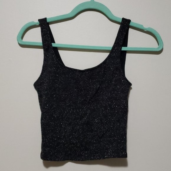 DYNAMITE black & gold semi-Crop top - Picture 5 of 6